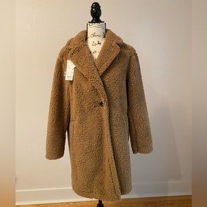 Oversized teddy bear coat in brown.